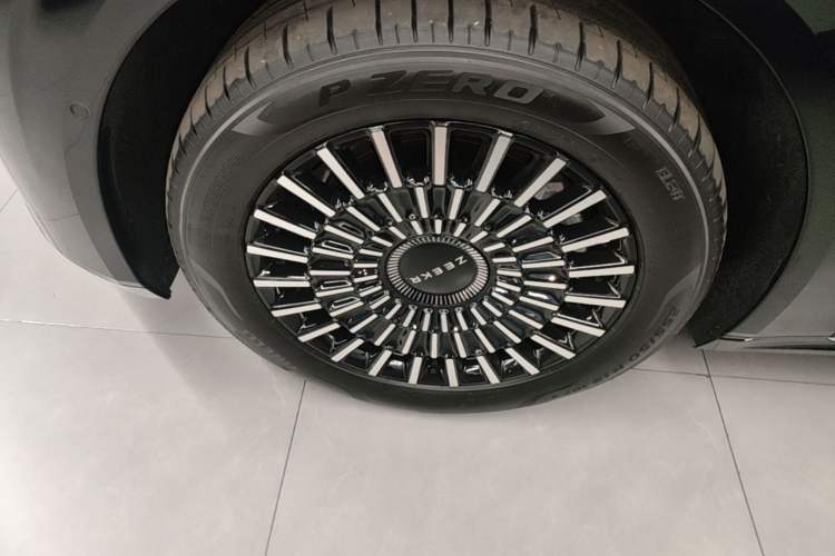 Used Zeekr 009 2024 Six-Seat Executive Version 4WD 108 kWh Left Front Wheel Hub