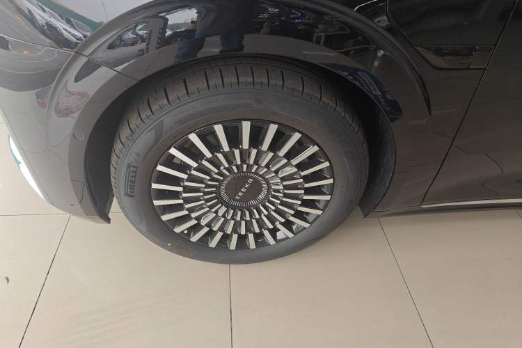 Used Zeekr 009 2024 Six-Seat Executive Version 4WD 108 kWh Left Front Wheel Hub
