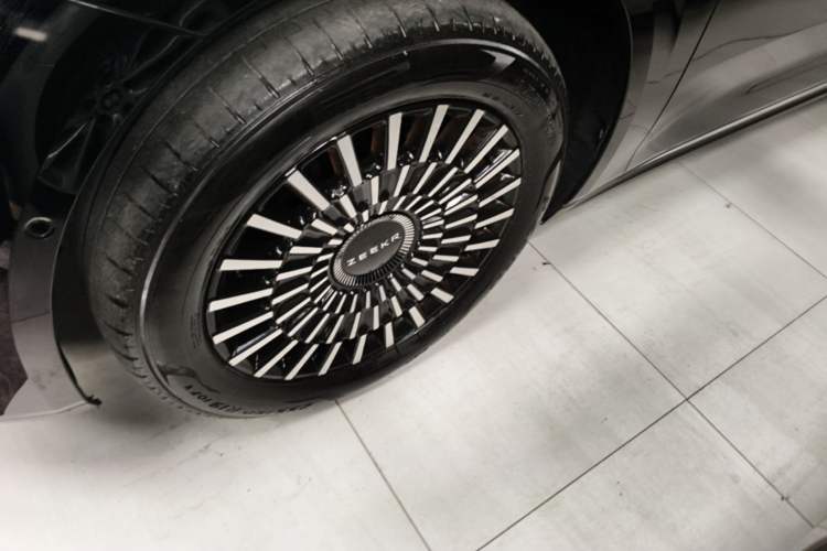 Used Zeekr 009 2024 7-Seater Walk-Through Version Four-Wheel Drive 108 kWh Left Front Wheel Hub