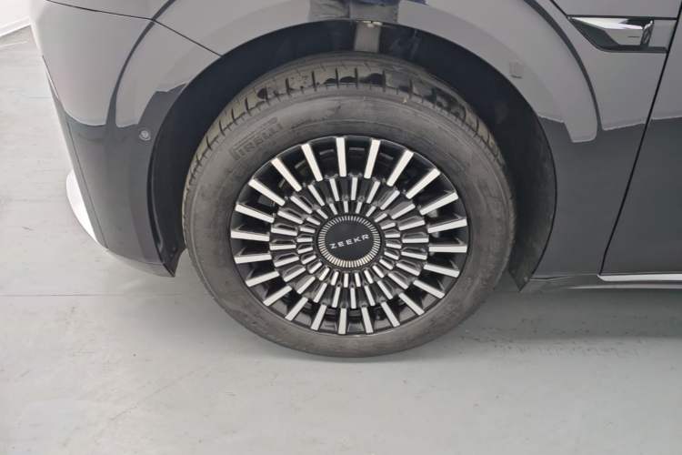 Used Zeekr 009 2024 Six-Seat Executive Version 4WD 108 kWh Left Front Wheel Hub