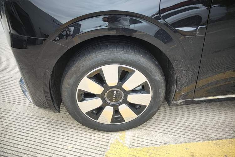 Used Zeekr 009 2024 Six-Seat Executive Version 4WD 108 kWh Left Front Wheel Hub