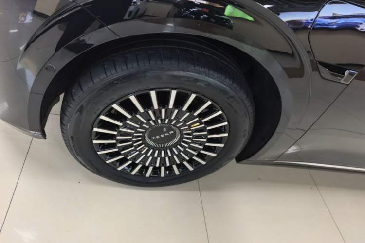 Used Zeekr 009 2024 Six-Seat Executive Version 4WD 108 kWh Left Front Wheel Hub