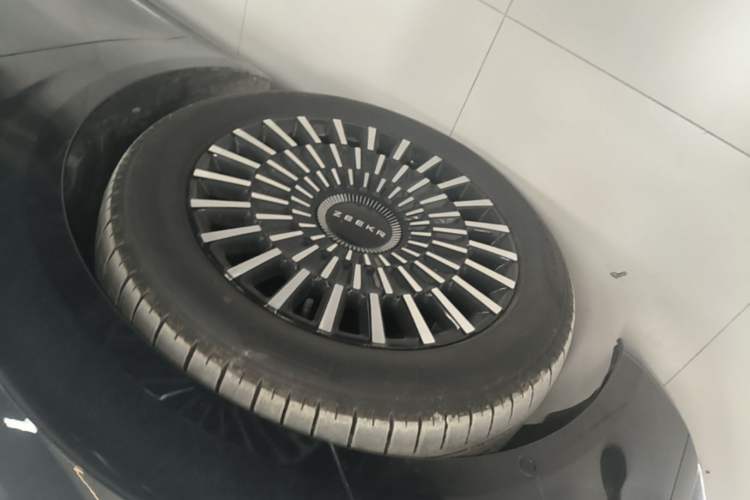Used Zeekr 009 2024 7-Seater Walk-Through Version Four-Wheel Drive 108 kWh Left Front Wheel Hub