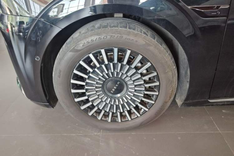 Used Zeekr 009 2024 Six-Seat Executive Version 4WD 108 kWh Left Front Wheel Hub