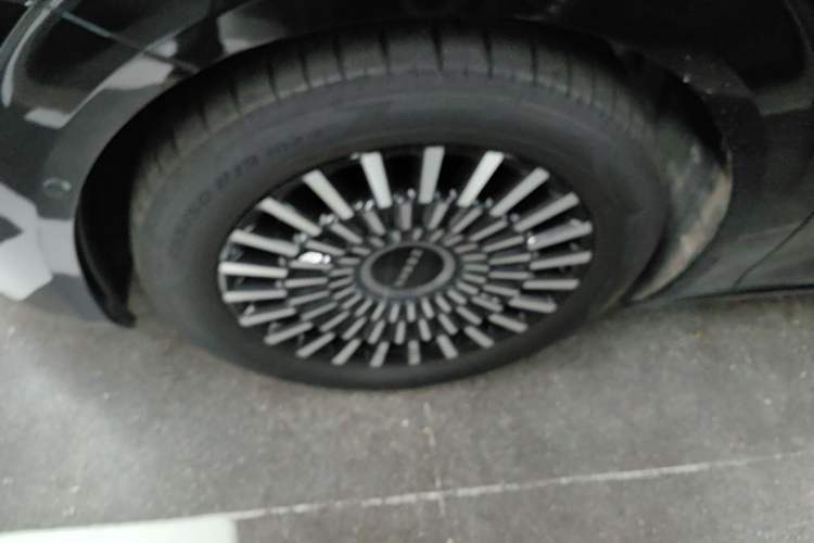 Used Zeekr 009 2024 7-Seater Walk-Through Version Four-Wheel Drive 108 kWh Left Front Wheel Hub