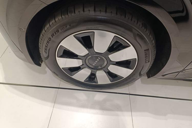 Used Zeekr 009 2024 7-Seater Aisle Version 108 kWh Left Front Wheel Hub