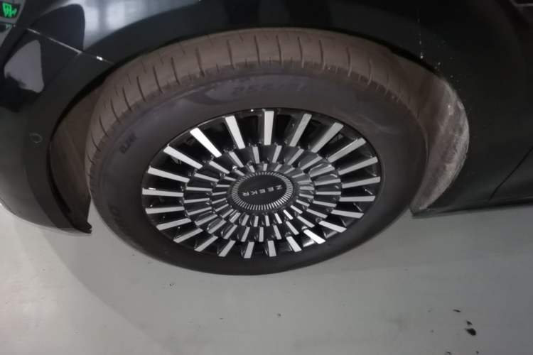Used Zeekr 009 2024 7-Seater Walk-Through Version Four-Wheel Drive 108 kWh Left Front Wheel Hub