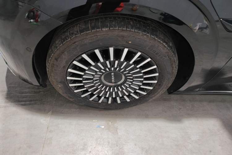 Used Zeekr 009 2024 7-Seater Walk-Through Version Four-Wheel Drive 108 kWh Left Front Wheel Hub