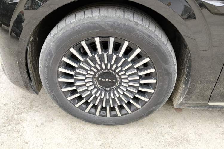 Used Zeekr 009 2024 7-Seater Aisle Version 108 kWh Left Front Wheel Hub