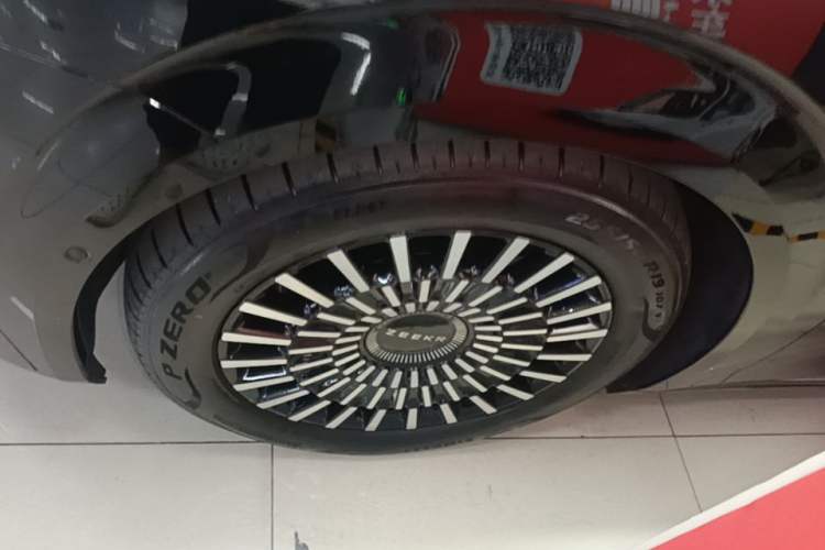 Used Zeekr 009 2024 7-Seater Walk-Through Version Four-Wheel Drive 108 kWh Left Front Wheel Hub