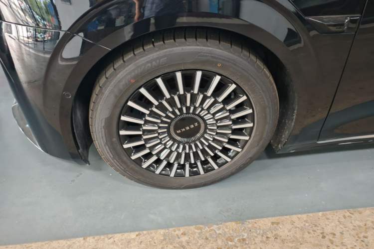 Used Zeekr 009 2024 Six-Seat Executive Version 4WD 108 kWh Left Front Wheel Hub