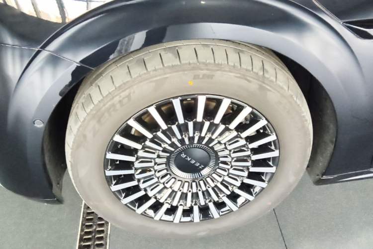 Used Zeekr 009 2024 7-Seater Walk-Through Version Four-Wheel Drive 108 kWh Left Front Wheel Hub