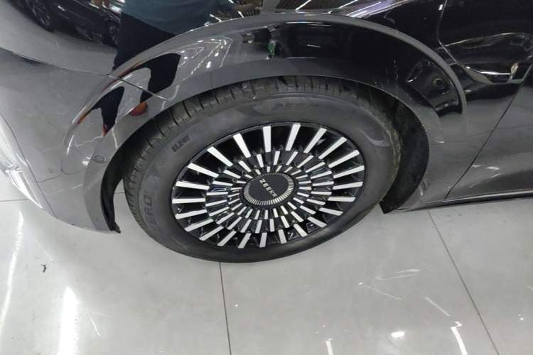 Used Zeekr 009 2024 Six-Seat Executive Version 4WD 140 kWh Left Front Wheel Hub
