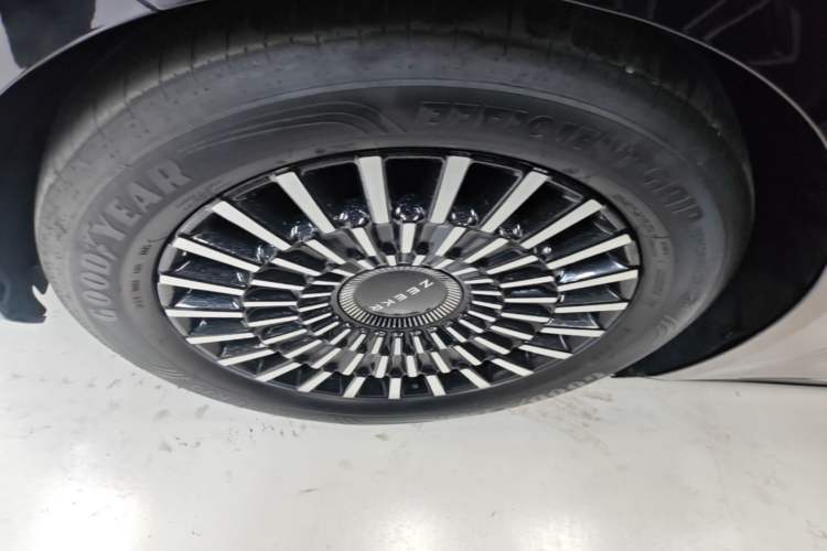 Used Zeekr 009 2024 7-Seater Aisle Version 108 kWh Left Front Wheel Hub