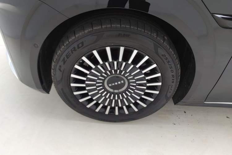 Used Zeekr 009 2024 Six-Seat Executive Version 4WD 108 kWh Left Front Wheel Hub