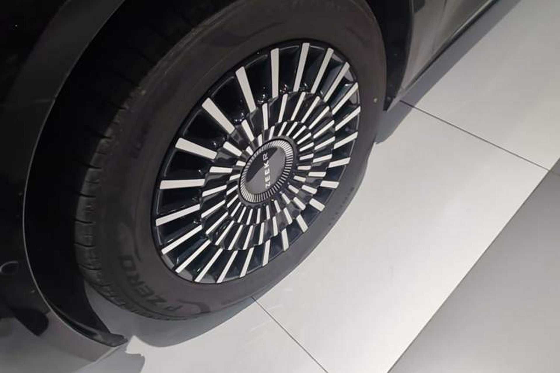 Used Zeekr 009 2024 7-Seater Walk-Through Version Four-Wheel Drive 108 kWh Left Front Wheel Hub