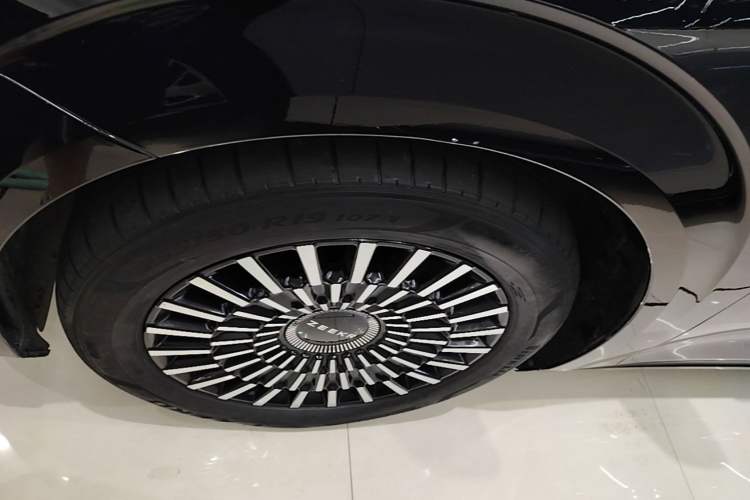 Used Zeekr 009 2024 7-Seater Aisle Version 108 kWh Left Front Wheel Hub