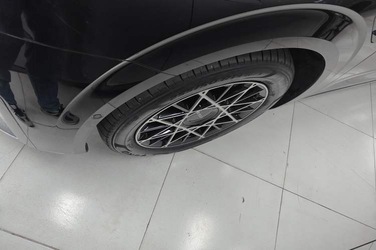 Used Zeekr 009 2024 7-Seater Aisle Version 108 kWh Left Front Wheel Hub