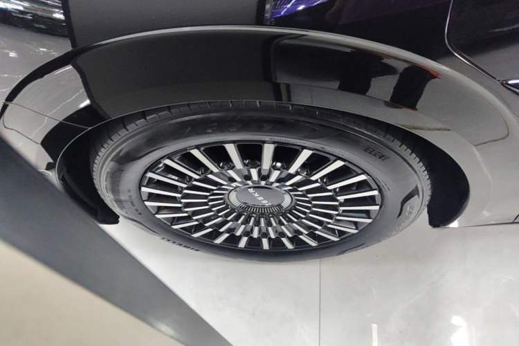 Used Zeekr 009 2024 Six-Seat Executive Version 4WD 108 kWh Left Front Wheel Hub