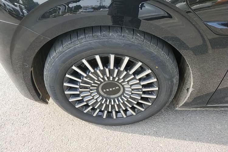 Used Zeekr 009 2024 Six-Seat Executive Version 4WD 108 kWh Left Front Wheel Hub