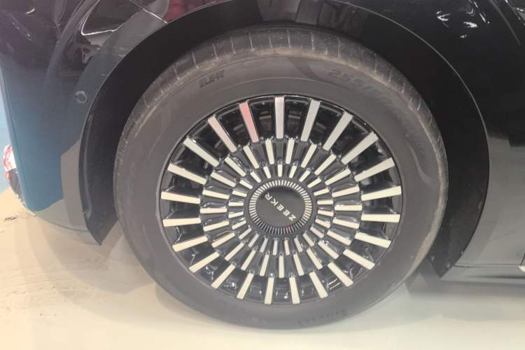 Used Zeekr 009 2024 7-Seater Walk-Through Version Four-Wheel Drive 108 kWh Left Front Wheel Hub
