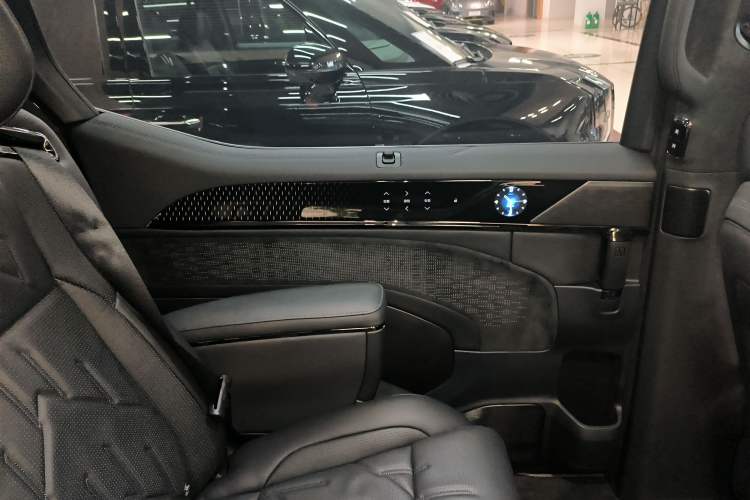 Used Zeekr 009 2024 7-Seater Aisle Version 108 kWh Left Rear Door Interior