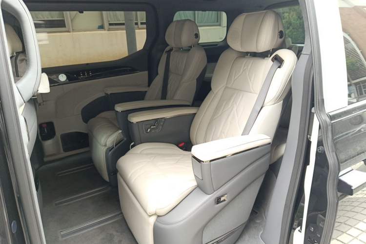 Used Zeekr 009 2024 7-Seater Aisle Version 108 kWh Left Rear Seat