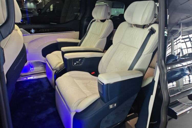 Used Zeekr 009 2024 7-Seater Walk-Through Version Four-Wheel Drive 108 kWh Left Rear Seat
