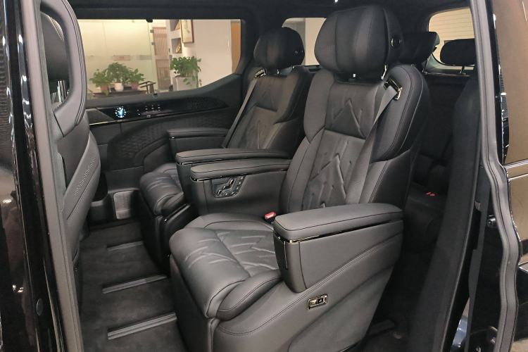 Used Zeekr 009 2024 7-Seater Aisle Version 108 kWh Left Rear Seat