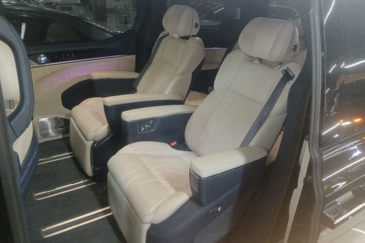 Used Zeekr 009 2024 7-Seater Walk-Through Version Four-Wheel Drive 108 kWh Left Rear Seat