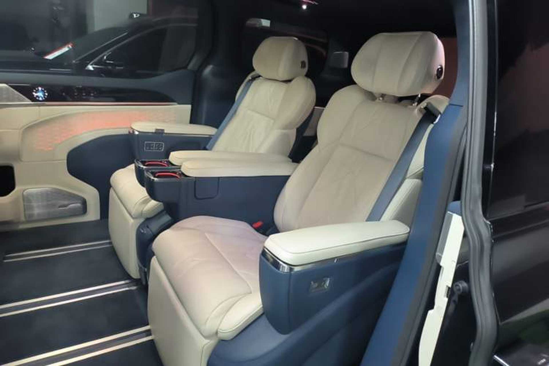 Used Zeekr 009 2024 Six-Seat Executive Version 4WD 108 kWh Left Rear Seat