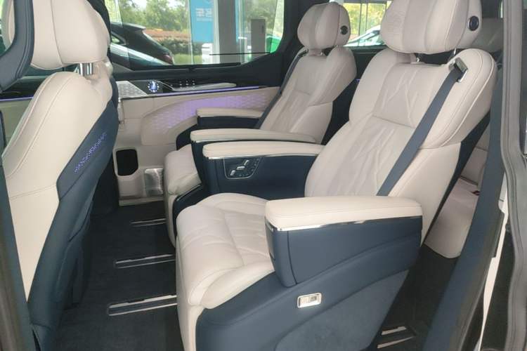 Used Zeekr 009 2024 7-Seater Walk-Through Version Four-Wheel Drive 108 kWh Left Rear Seat