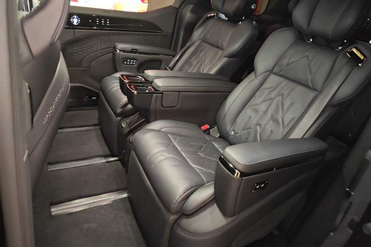 Used Zeekr 009 2024 Six-Seat Executive Version 4WD 108 kWh Left Rear Seat