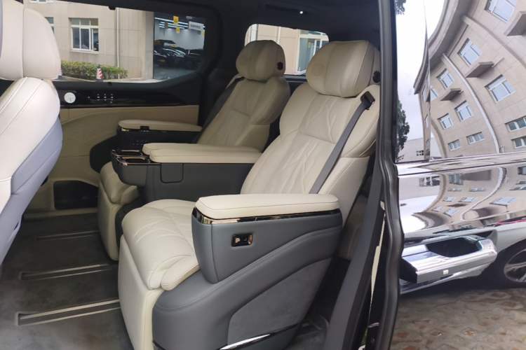 Used Zeekr 009 2024 Six-Seat Executive Version 4WD 108 kWh Left Rear Seat