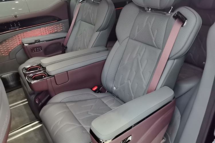 Used Zeekr 009 2024 Six-Seat Executive Version 4WD 108 kWh Left Rear Seat