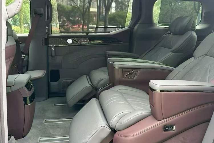 Used Zeekr 009 2024 7-Seater Aisle Version 108 kWh Left Rear Seat