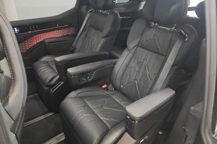 Used Zeekr 009 2024 7-Seater Walk-Through Version Four-Wheel Drive 108 kWh Left Rear Seat