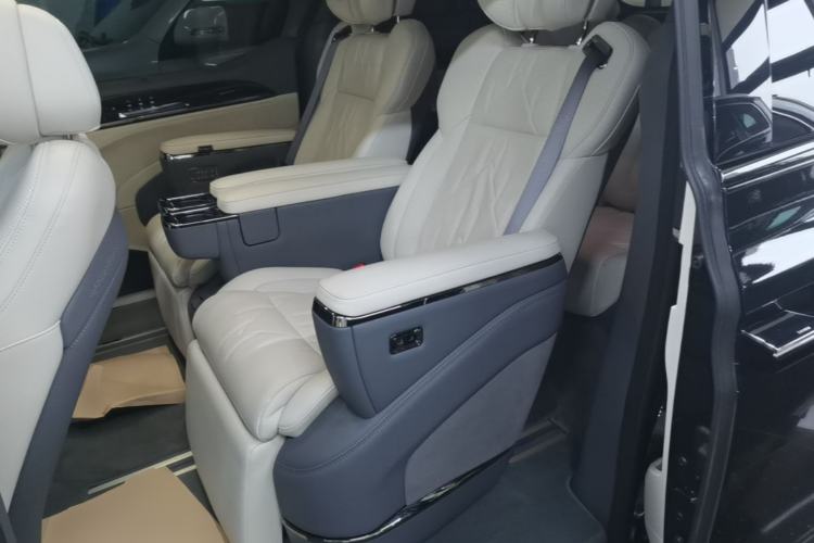 Used Zeekr 009 2024 Six-Seat Executive Version 4WD 108 kWh Left Rear Seat