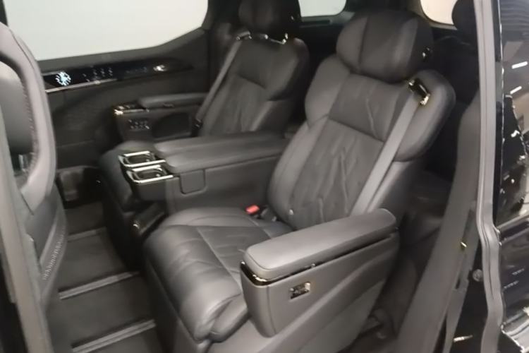 Used Zeekr 009 2024 Six-Seat Executive Version 4WD 108 kWh Left Rear Seat