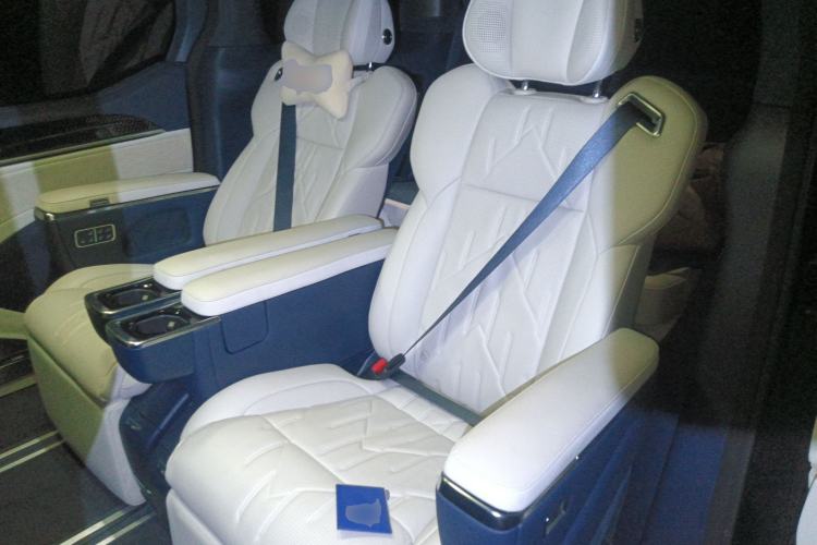 Used Zeekr 009 2024 Six-Seat Executive Version 4WD 108 kWh Left Rear Seat