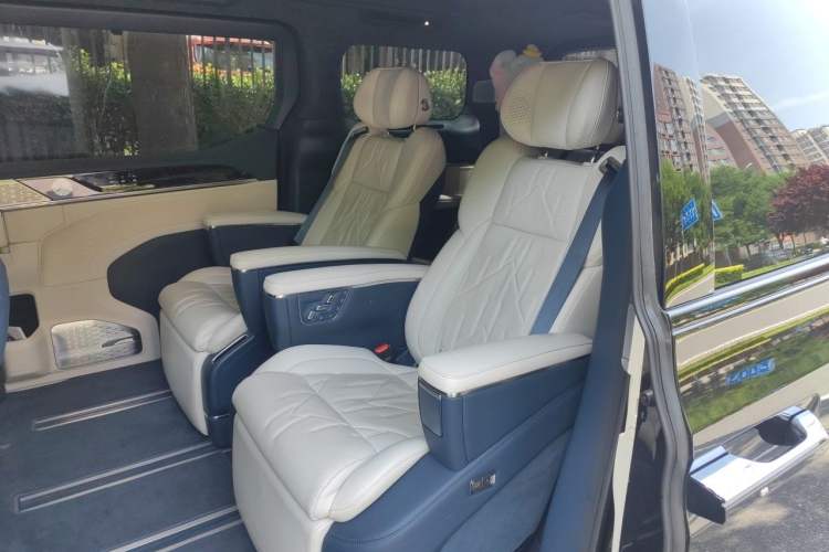 Used Zeekr 009 2024 7-Seater Walk-Through Version Four-Wheel Drive 108 kWh Left Rear Seat