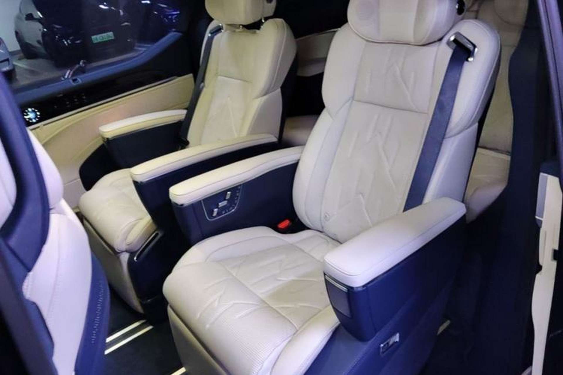 Used Zeekr 009 2024 7-Seater Aisle Version 108 kWh Left Rear Seat