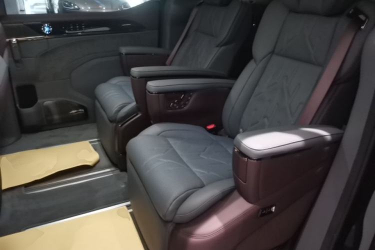 Used Zeekr 009 2024 7-Seater Walk-Through Version Four-Wheel Drive 108 kWh Left Rear Seat