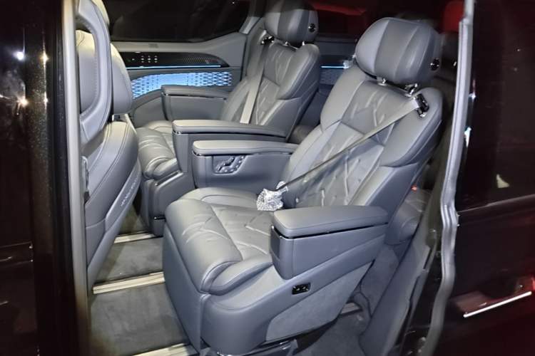 Used Zeekr 009 2024 7-Seater Aisle Version 108 kWh Left Rear Seat