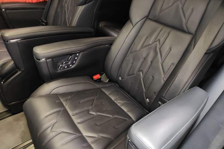 Used Zeekr 009 2024 7-Seater Walk-Through Version Four-Wheel Drive 108 kWh Left Rear Seat