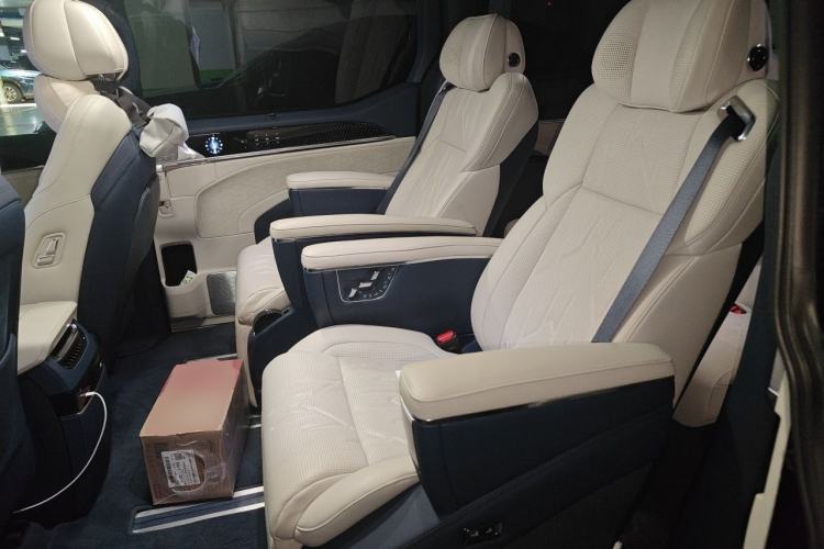 Used Zeekr 009 2024 7-Seater Walk-Through Version Four-Wheel Drive 108 kWh Left Rear Seat