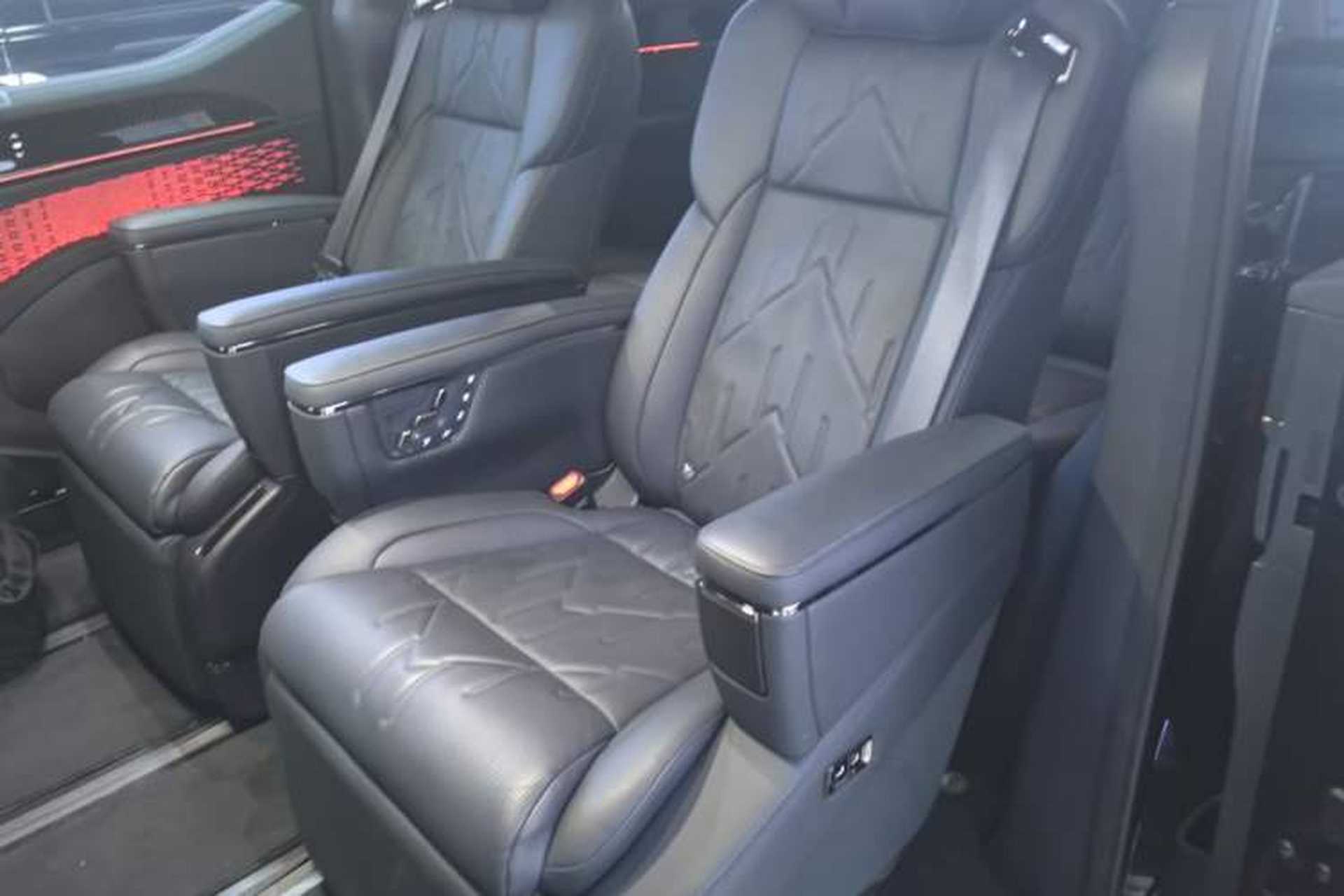 Used Zeekr 009 2024 7-Seater Walk-Through Version Four-Wheel Drive 108 kWh Left Rear Seat