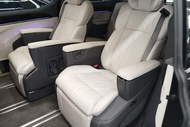 Used Zeekr 009 2024 7-Seater Aisle Version 108 kWh Left Rear Seat