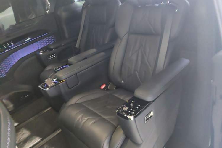 Used Zeekr 009 2024 Six-Seat Executive Version 4WD 108 kWh Left Rear Seat