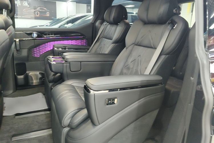 Used Zeekr 009 2024 Six-Seat Executive Version 4WD 108 kWh Left Rear Seat
